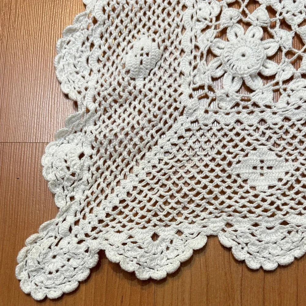Vintage Elegant White Lace Table Runner